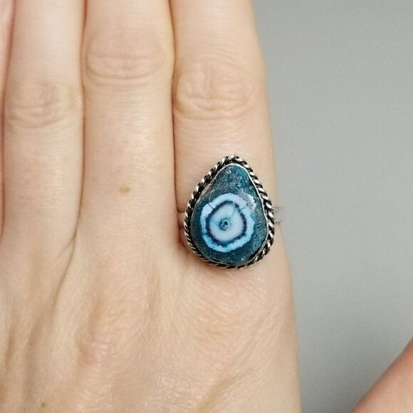 Vintage Blue Drop Shape Ring, Silver Tone Bezel Set Size 8 Band, Estate - Picture 7 of 8